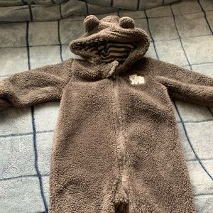 🍒🍒 6-9 month Brown bear Sherpa pram suit, zip up footie w/ hood